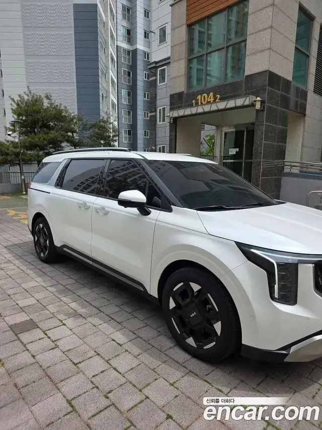 Kia Carnival 2025 — Photo 1/14