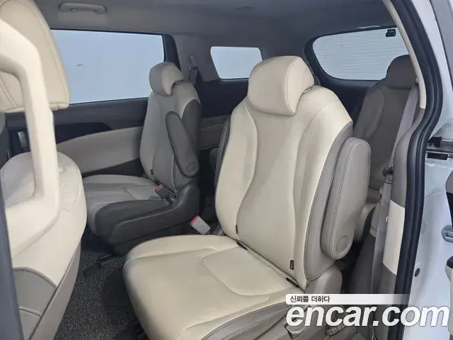 Kia Carnival 2022 — Şəkil 17/19
