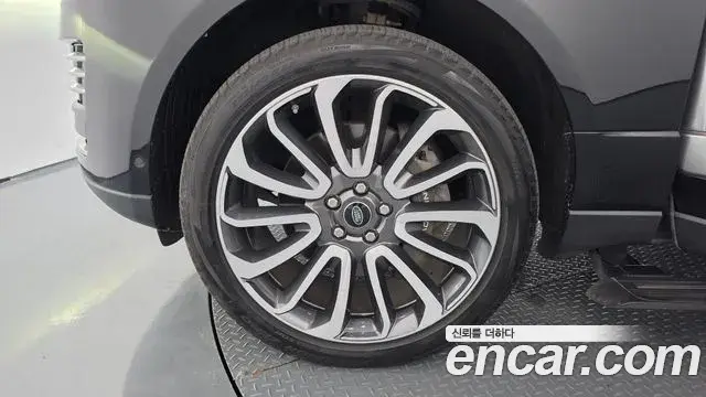 Land Rover Range Rover 2021 — ფოტო 16/20