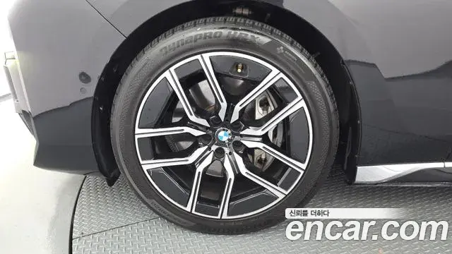 BMW 7 Series 2023 — Photo 5/20