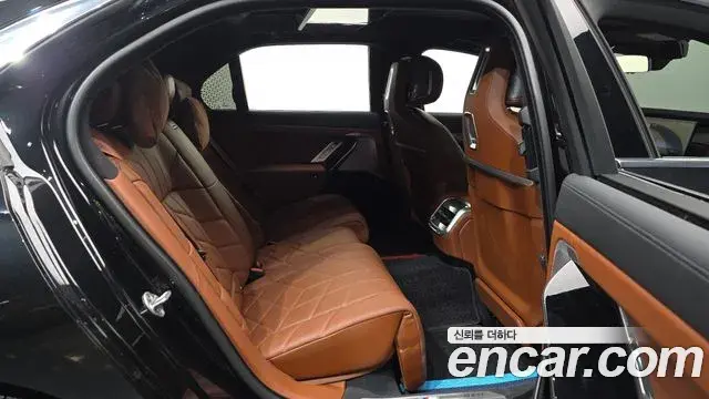 BMW 7 Series 2023 — Photo 12/20