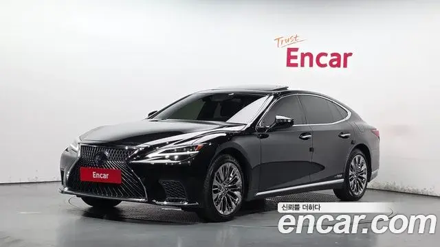 Lexus LS500h 2021 — Фото 1/20