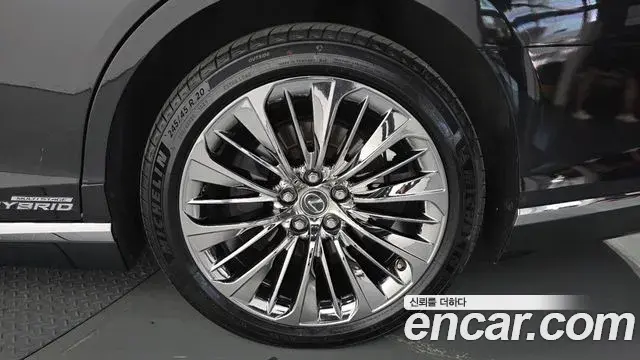 Lexus LS500h 2021 — ფოტო 37/42