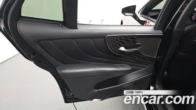 Lexus LS500h 2021 — ფოტო 16/42