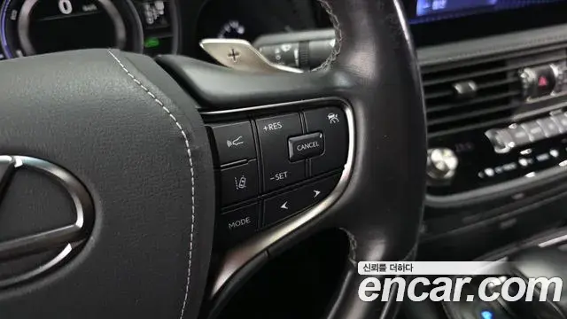 Lexus LS500h 2021 — ფოტო 40/42