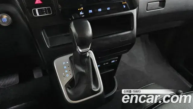 Hyundai Staria 2022 — Фото 9/20
