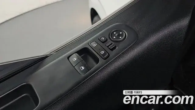 Hyundai Staria 2022 — Фото 17/20