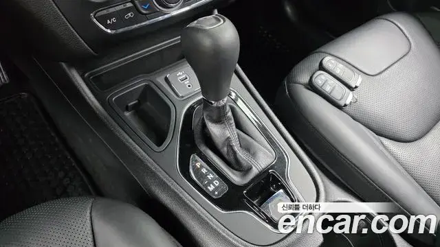 Jeep Cherokee 2021 — Фото 9/20