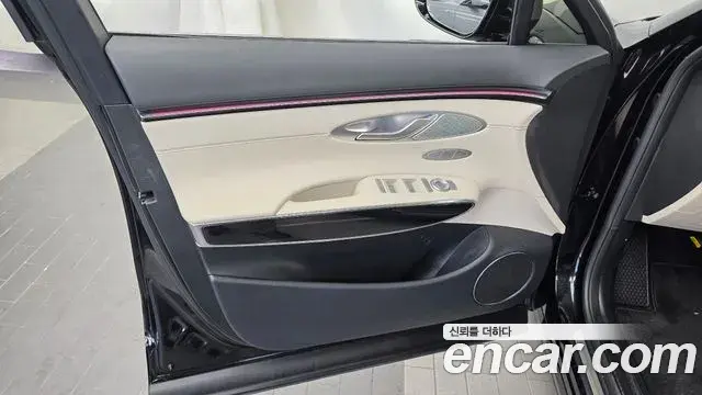 Genesis GV70 2024 — Photo 21/32