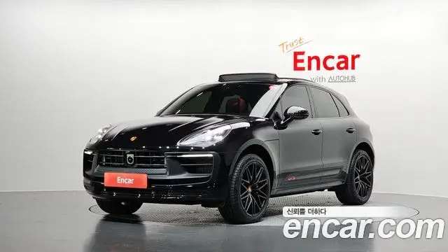 Porsche Macan 2023 — Фото 1/20