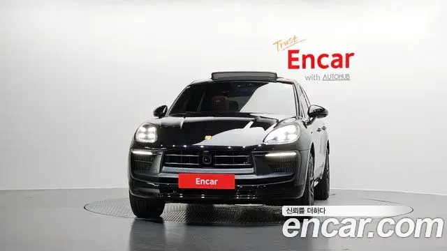 Porsche Macan 2023 — Фото 3/20