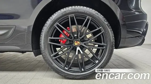 Porsche Macan 2023 — Photo 20/31