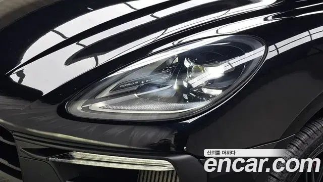Porsche Macan 2023 — Photo 21/31