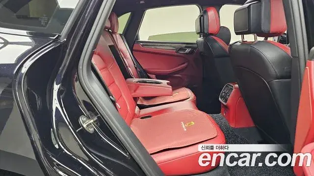 Porsche Macan 2023 — Photo 24/31
