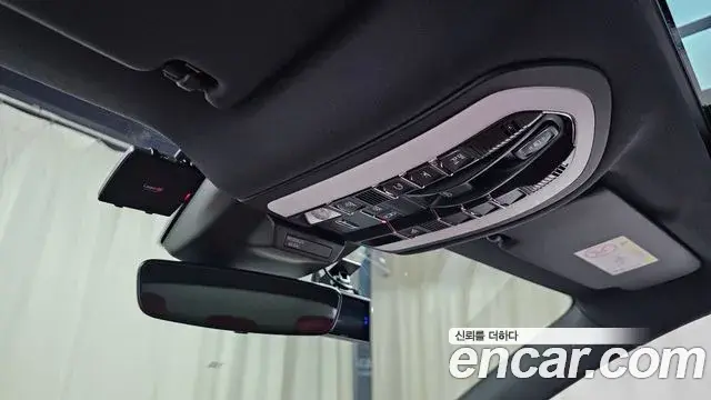 Porsche Macan 2023 — Photo 22/31