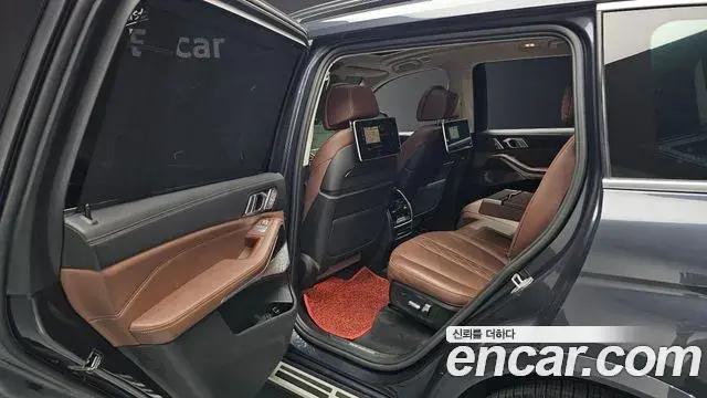 BMW X7 2021 — Photo 12/20