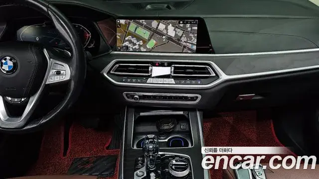 BMW X7 2021 — Photo 14/20