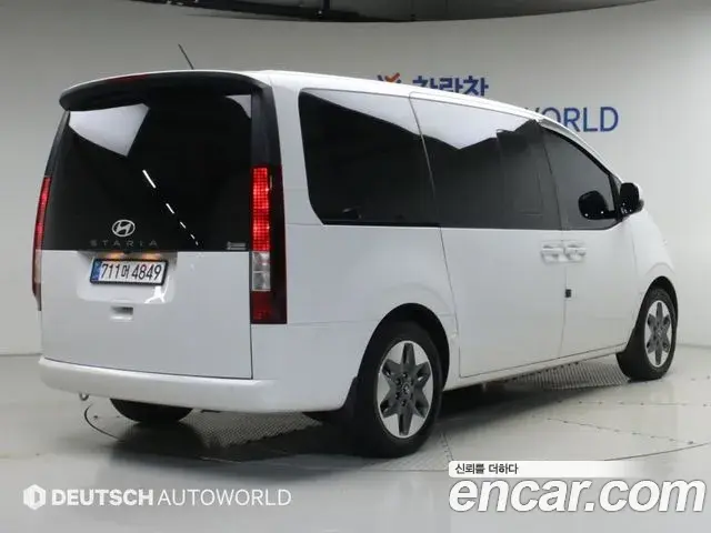 Hyundai Staria 2025 — Фото 1/20