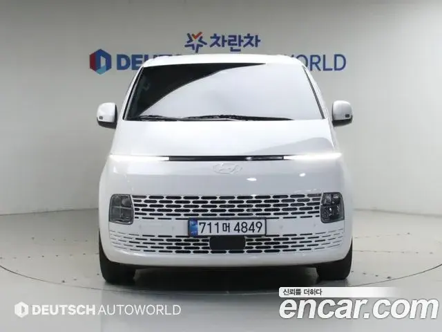 Hyundai Staria 2025 — Фото 2/20