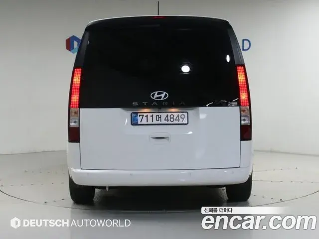 Hyundai Staria 2025 — Фото 3/20