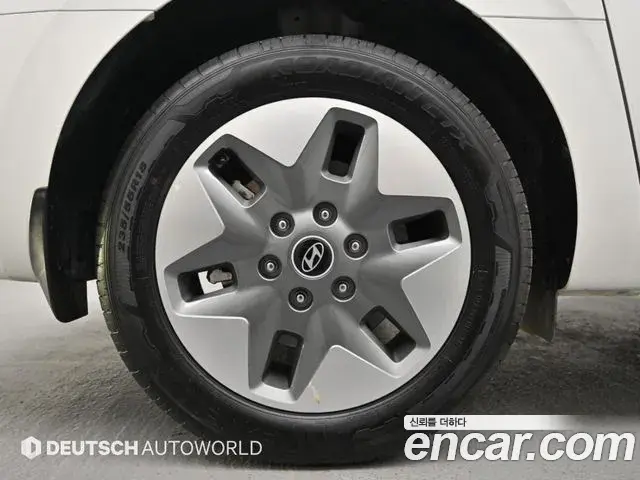 Hyundai Staria 2025 — Фото 4/20