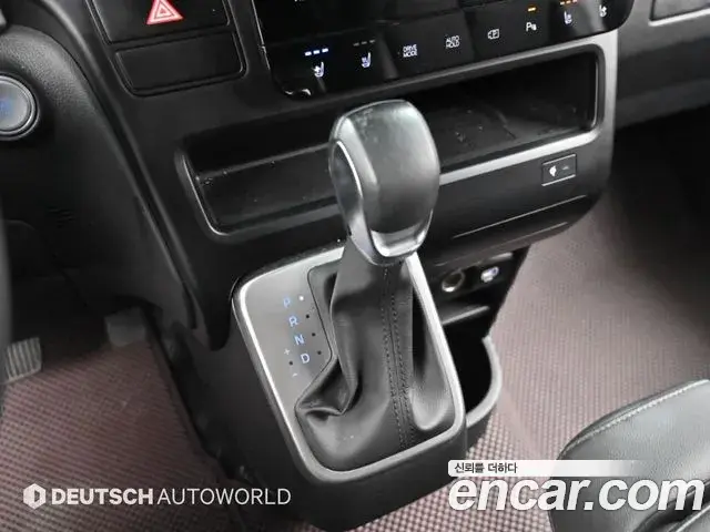 Hyundai Staria 2025 — Фото 8/20
