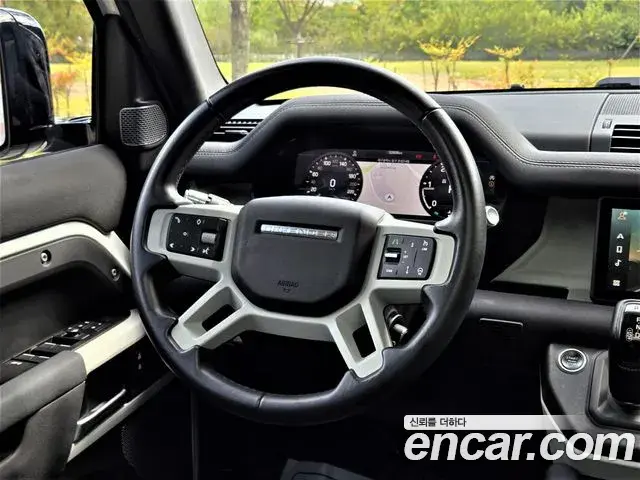 Land Rover Defender 2020 — Фото 8/20