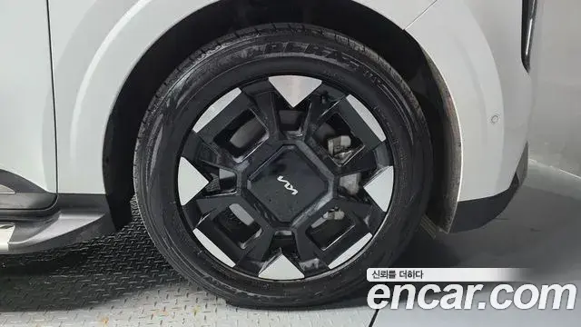 Kia Carnival 2024 — ფოტო 22/35