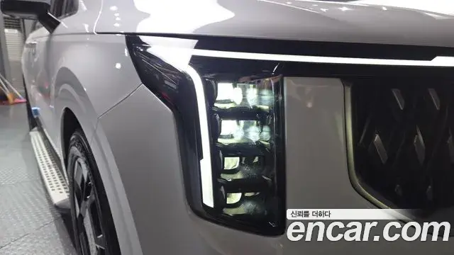 Kia Carnival 2024 — ფოტო 18/35