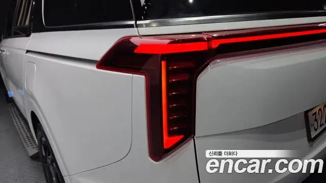 Kia Carnival 2024 — ფოტო 3/35