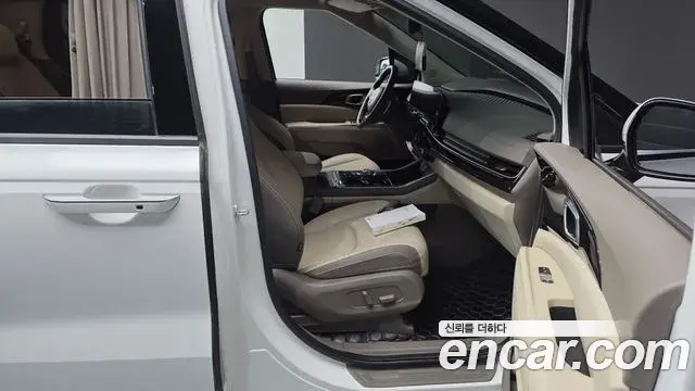 Kia Carnival 2024 — ფოტო 31/35