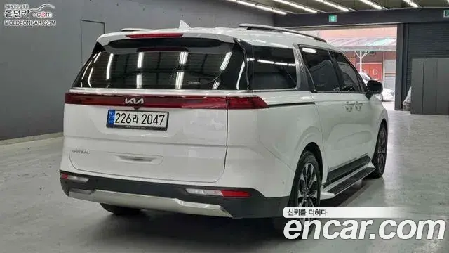 Kia Carnival 2023 — Фото 3/18