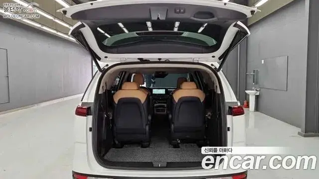 Kia Carnival 2023 — Фото 18/18
