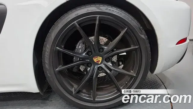 Porsche 718 Cayman 2019 — ფოტო 21/36
