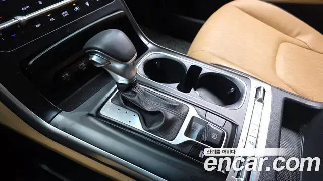 Kia Carnival 2023 — Фото 8/20