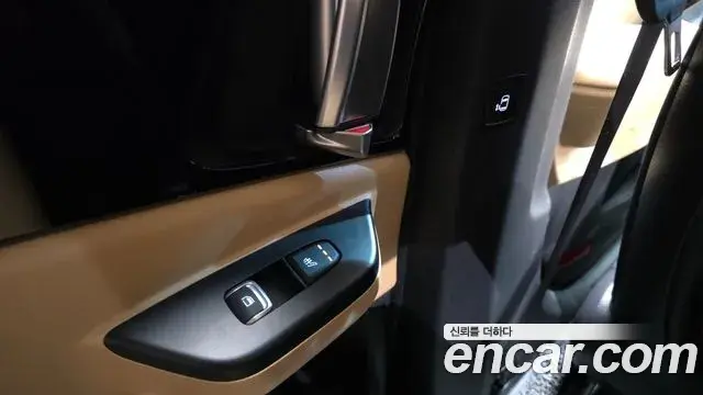 Kia Carnival 2023 — Фото 19/20
