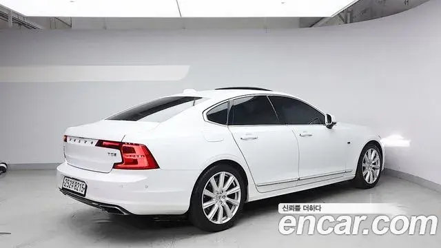 Volvo S60 2022 — Фото 3/20