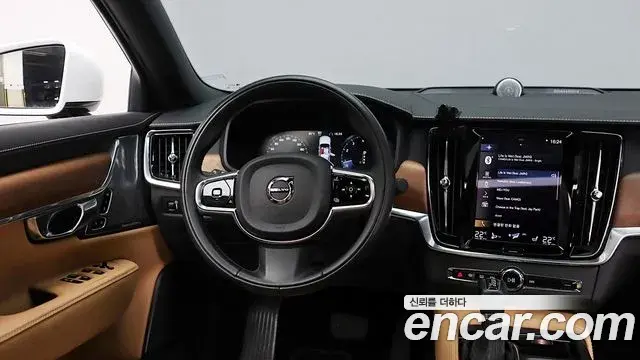 Volvo S60 2022 — Фото 10/20