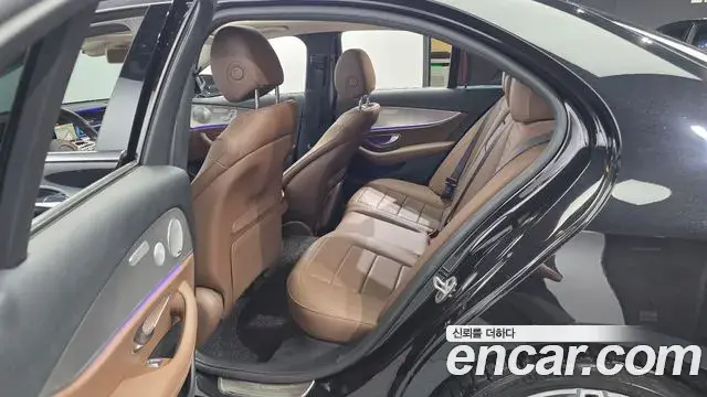Mercedes-Benz E-Class 2019 — Фото 11/20