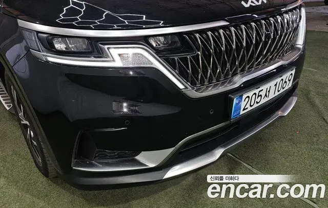 Kia Carnival 2023 — Photo 7/20