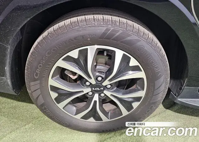 Kia Carnival 2023 — Photo 19/20