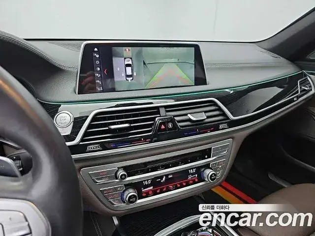BMW 7 Series 2018 — Фото 9/20