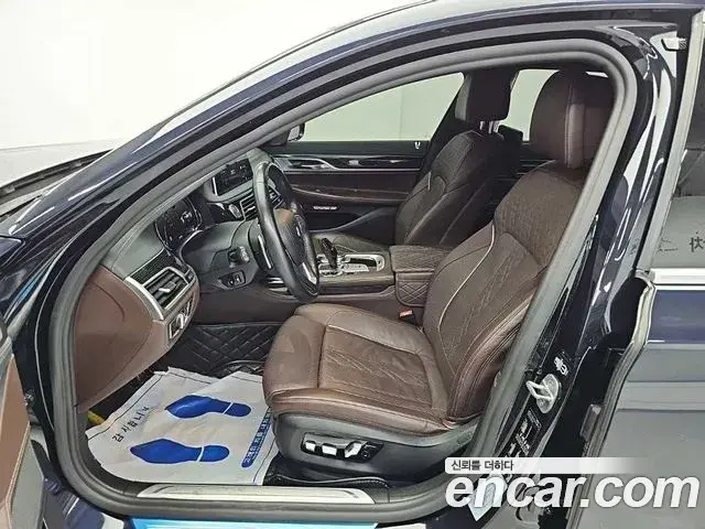 BMW 7 Series 2018 — Фото 11/20