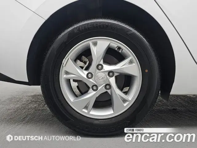 Hyundai Avante 2021 — Photo 19/20