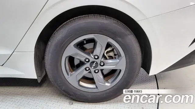 Kia K5 2022 — Şəkil 12/29