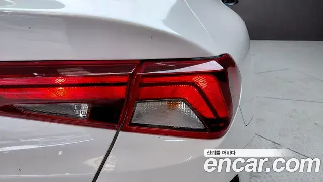 Kia K5 2022 — Şəkil 17/29