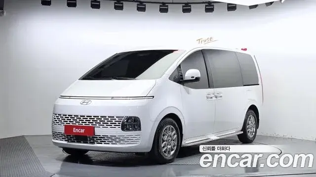Hyundai Staria 2025 — Фото 1/20