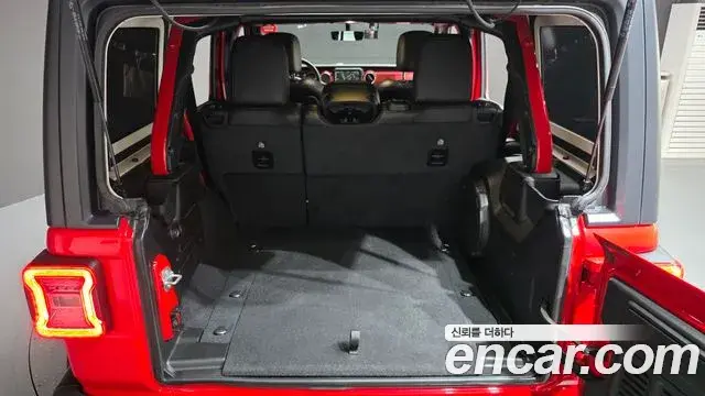 Jeep Wrangler 2023 — Фото 19/20