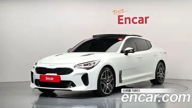 Kia Stinger 2022 — Фото 1/20