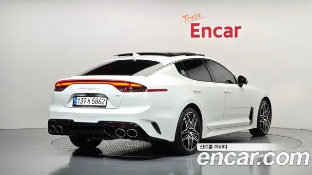 Kia Stinger 2022 — Фото 2/20